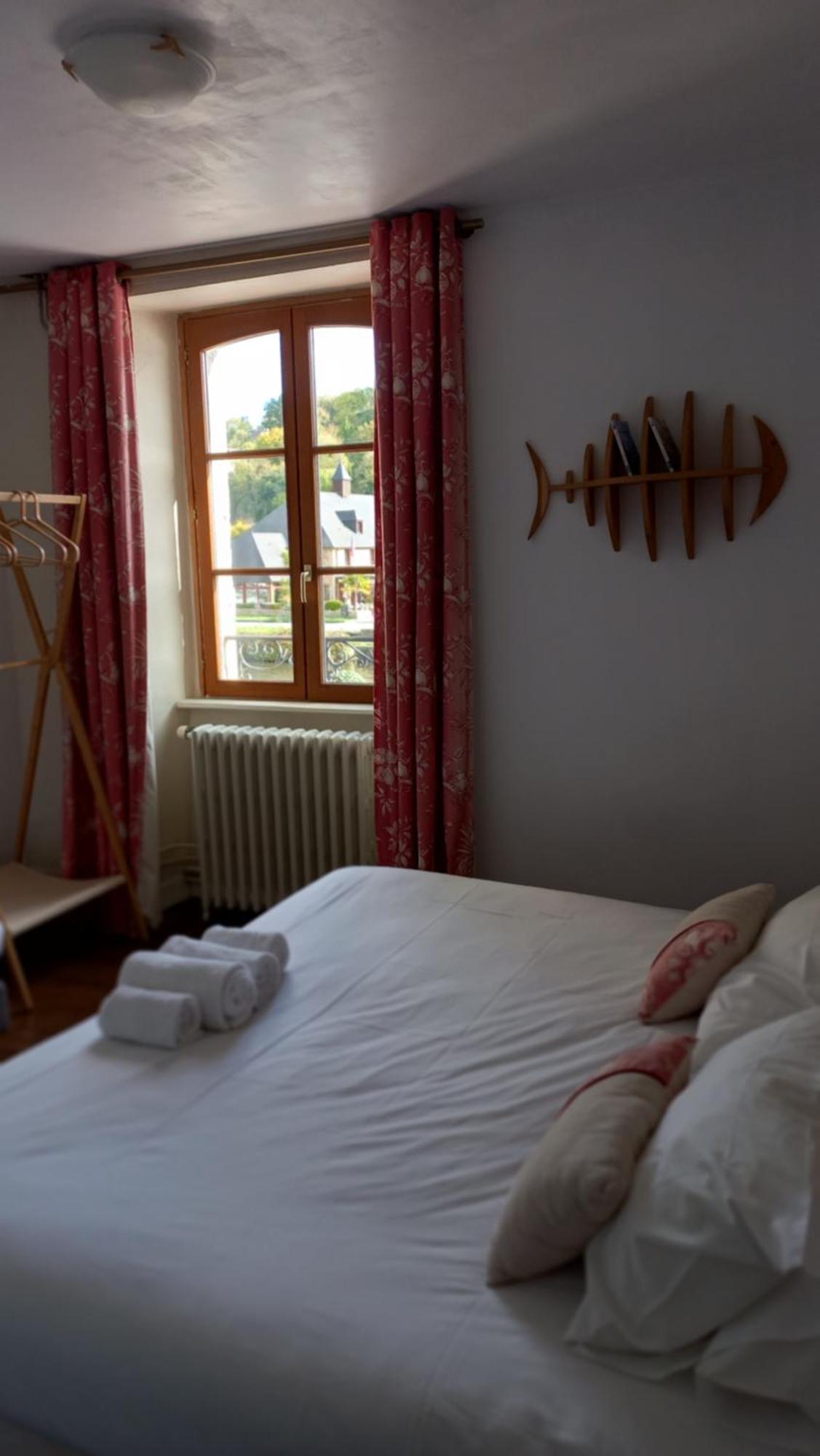 Bed and Breakfast Le Poisson Ivre Динан Экстерьер фото